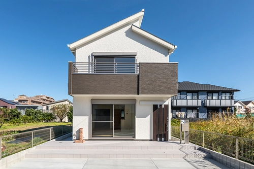 シンプルなデザインの木造2階建ての家 の施工イメージ152