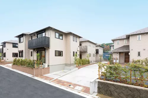 8棟16世帯で形成された 重層長屋の街並み の施工イメージ91